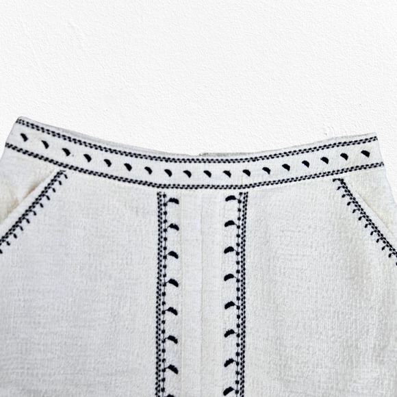 Dolan Left Coast White Textured Embroidered Mini Skirt Size Small Pockets Lined - Picture 2 of 8